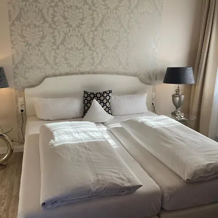 Petersen's 4* Шарбойц