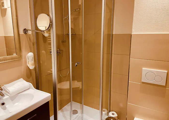 Petersen's شاربوتس